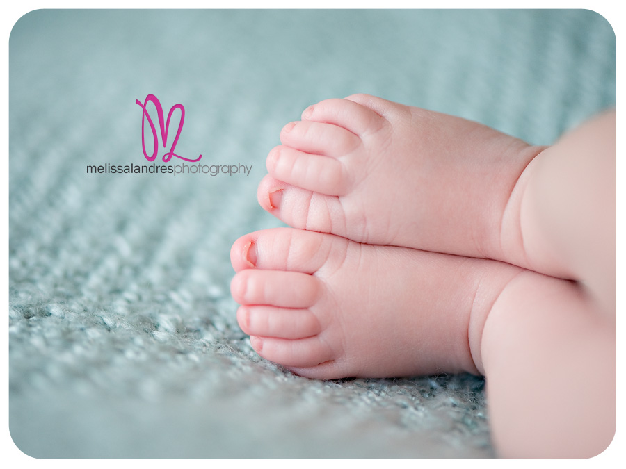 photographer-melissa-landres_newborn baby feet