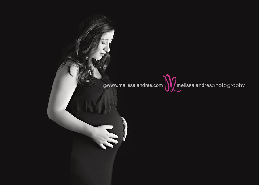 black and white maternity portaits by coachella valley photogapher Melissa Landres