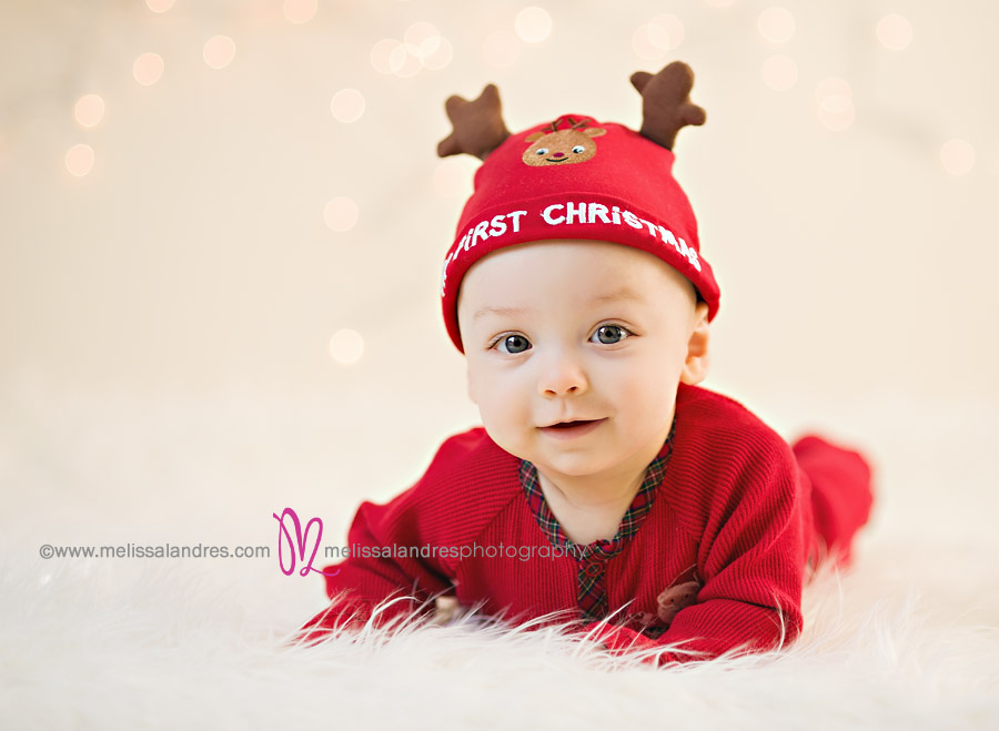 Baby's Christmas pictures with cute reindeer hat