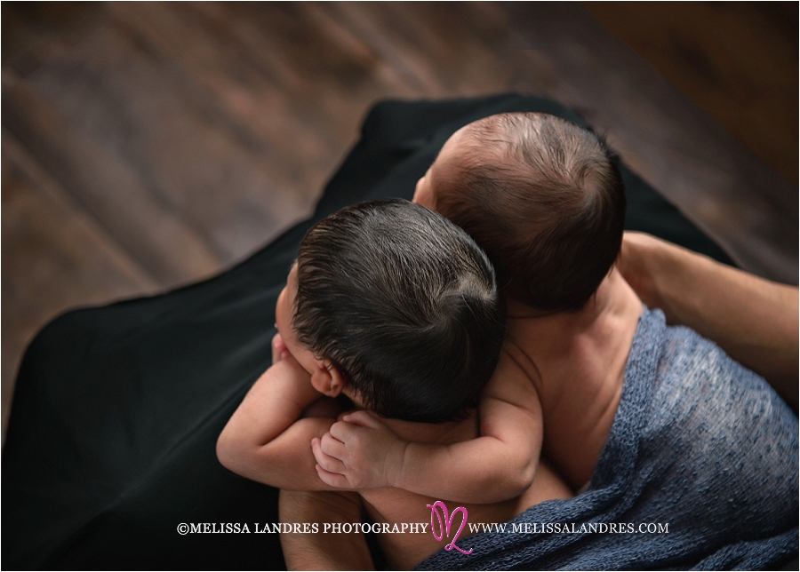 Behind the scenes twins newborn photoshoot by professional baby photographer Melissa Landres Photography